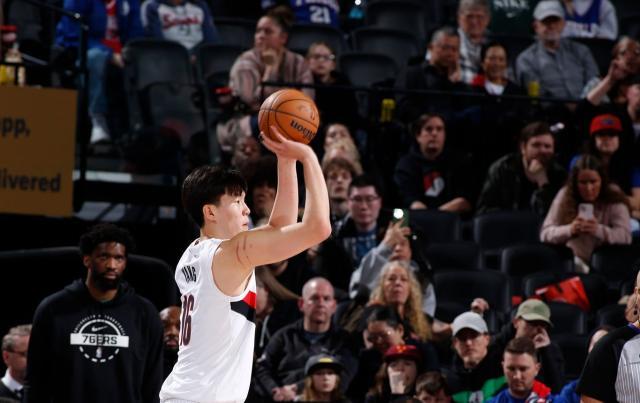 开拓者大胜76人！杨瀚森砍2分1板：虚晃上篮很精妙