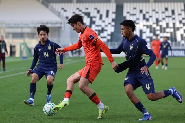 爱游戏娱乐-蓉城超1600万锁定U23双子星 拜合拉木3年合同入川